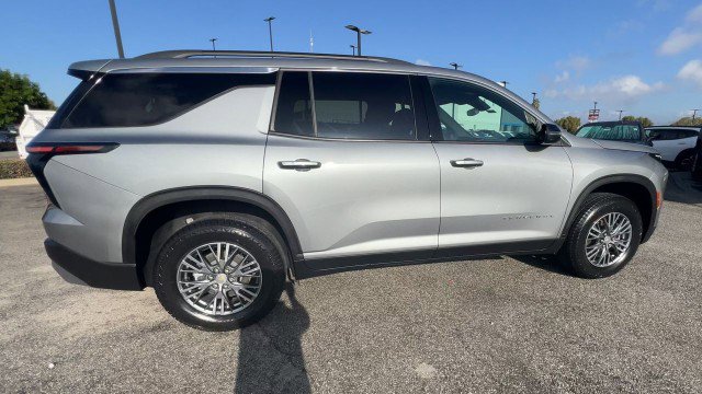 Used 2025 Chevrolet Traverse LT image 9