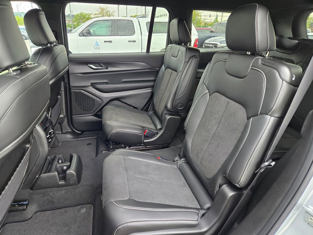 New 2025 Jeep Grand Cherokee L Laredo image 25