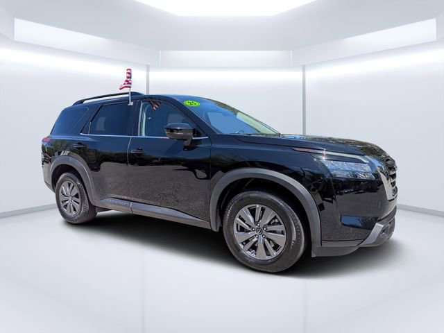 Used 2025 Nissan Pathfinder SV FWD image 1