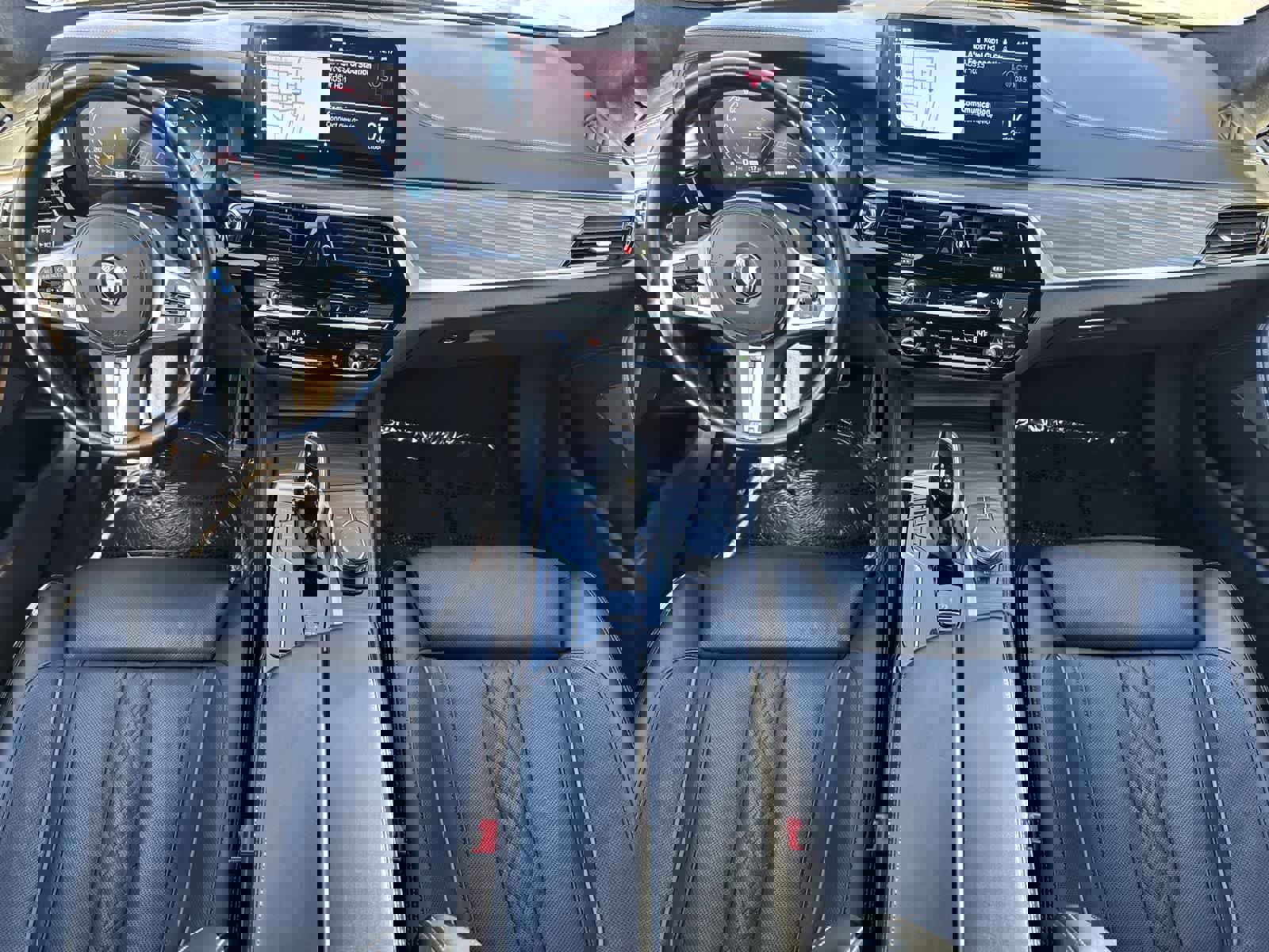 Used 2022 BMW M550i xDrive w/ Dynamic Handling Package image 9