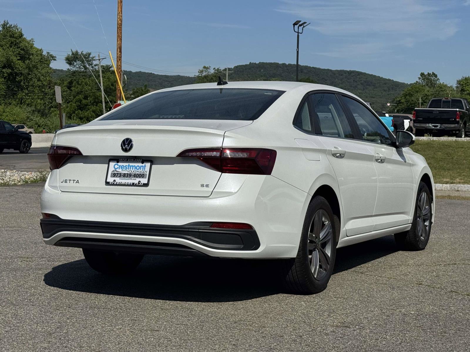 Used 2023 Volkswagen Jetta SE FWD image 4
