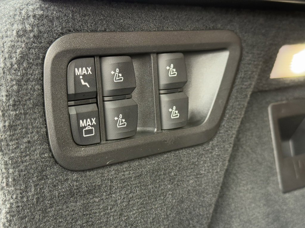 Used 2021 BMW X7 M50i image 47