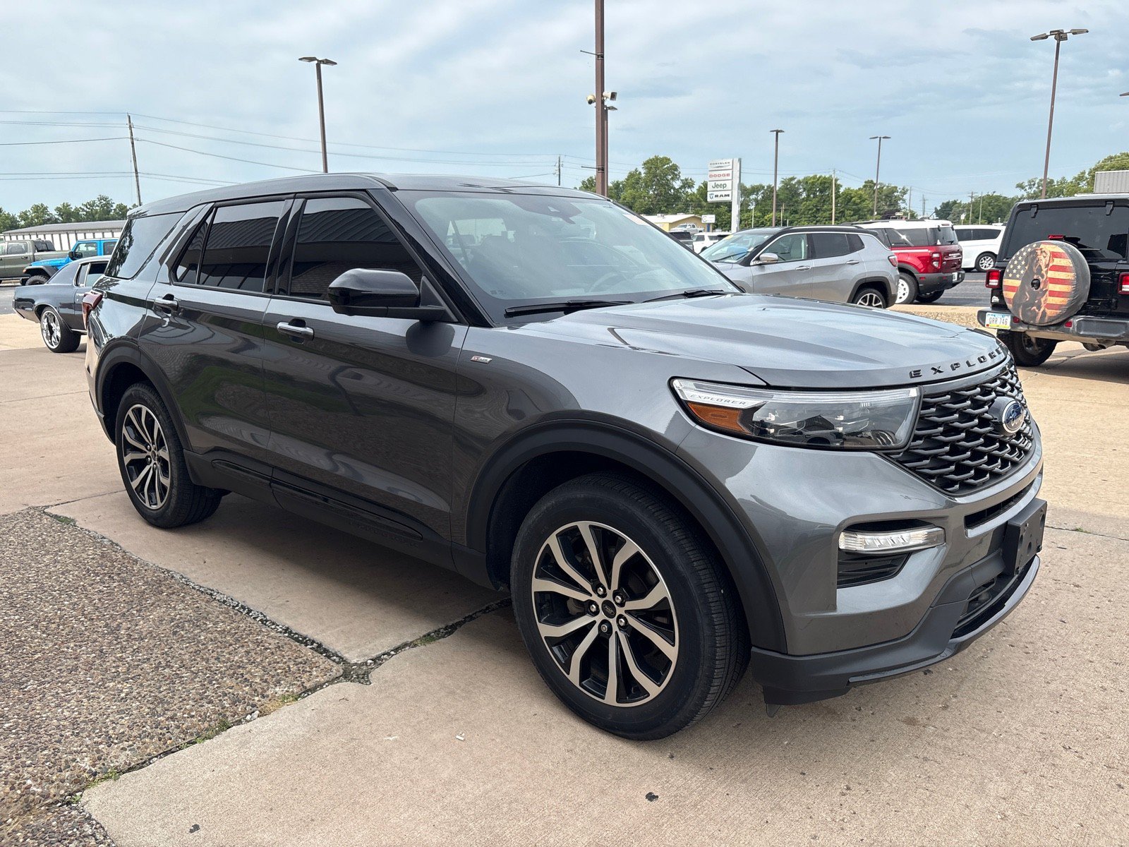 Used 2022 Ford Explorer ST-Line w/ Class IV Trailer Tow Package AWD/4WD image 8
