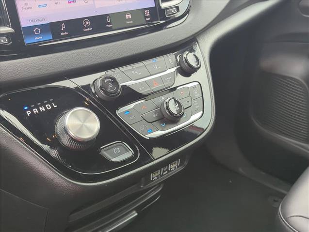 Used 2025 Chrysler Pacifica Select FWD image 15