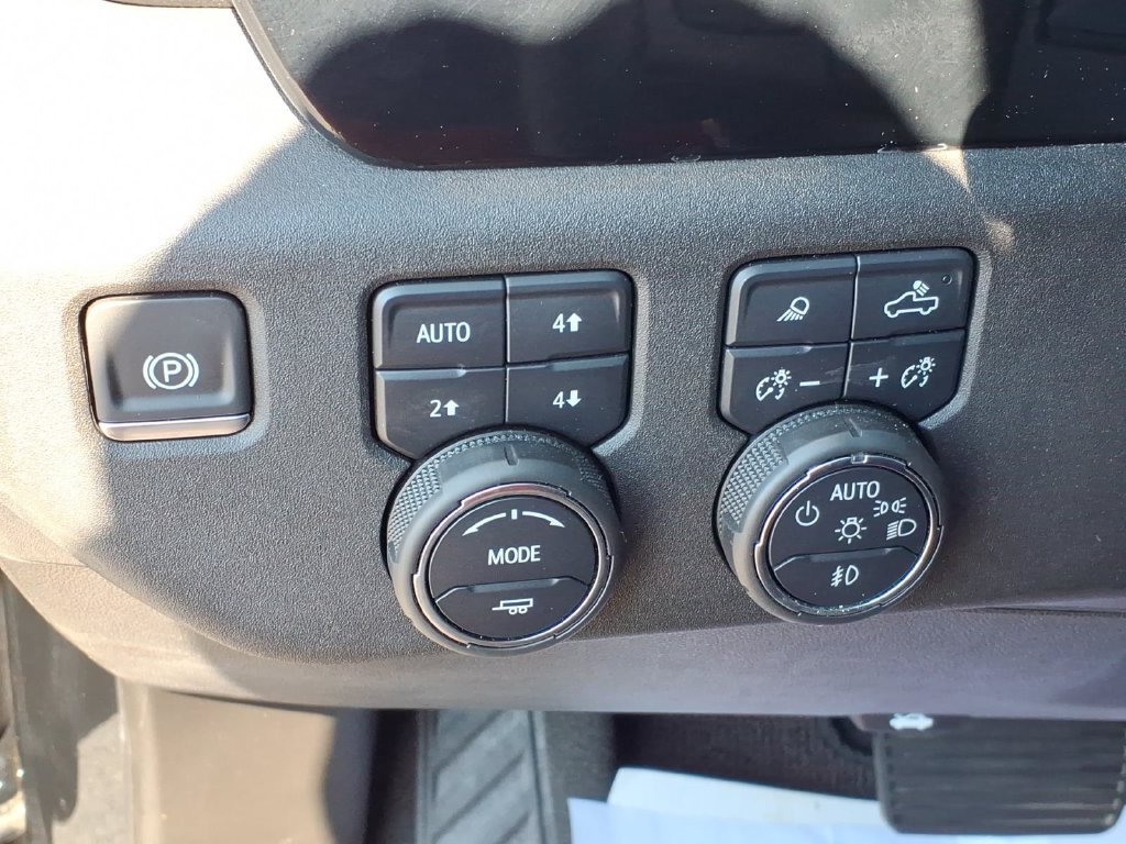 Used 2024 Chevrolet Silverado 2500 High Country AWD/4WD image 24
