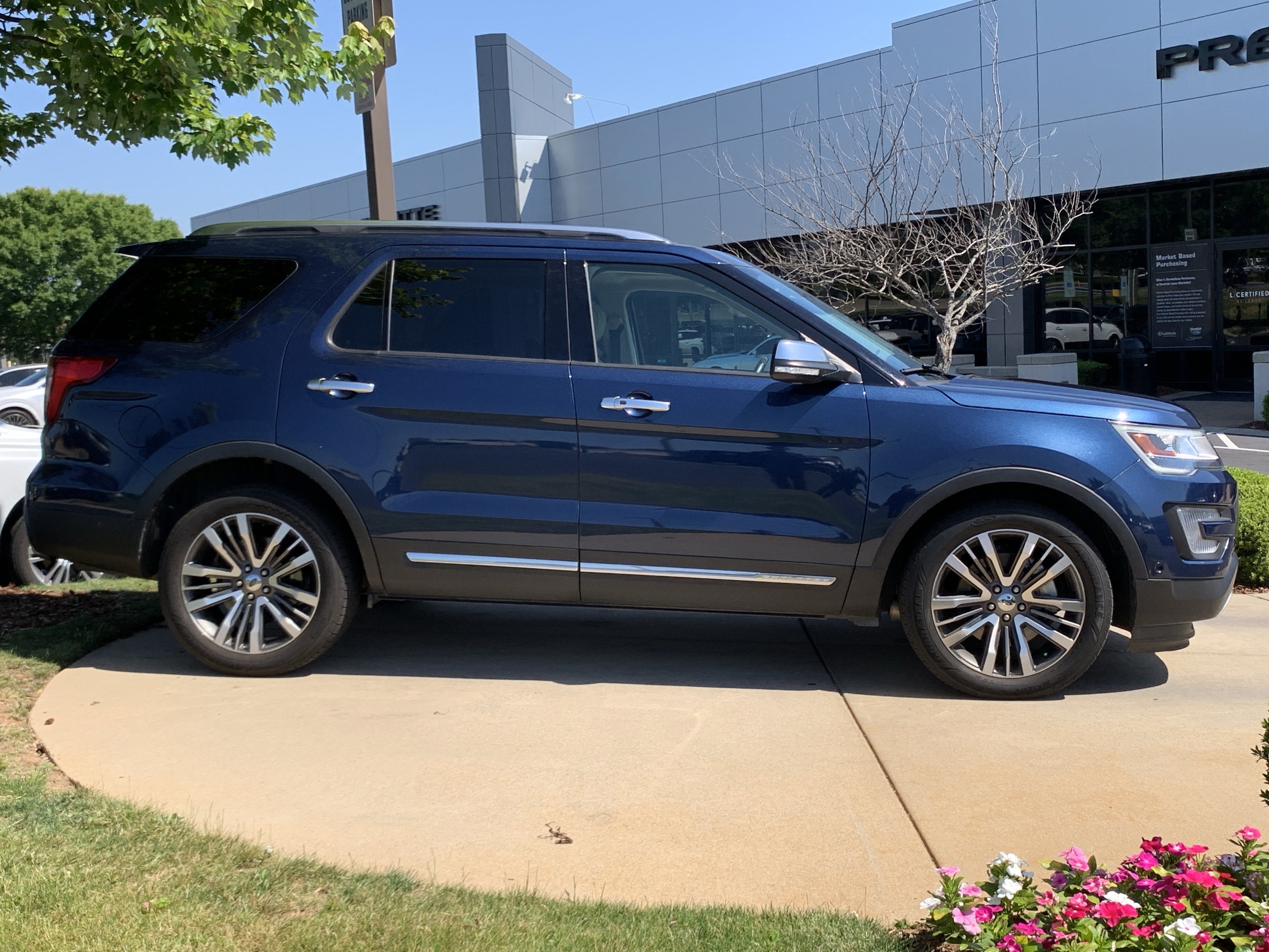 Used 2017 Ford Explorer Platinum AWD/4WD image 11