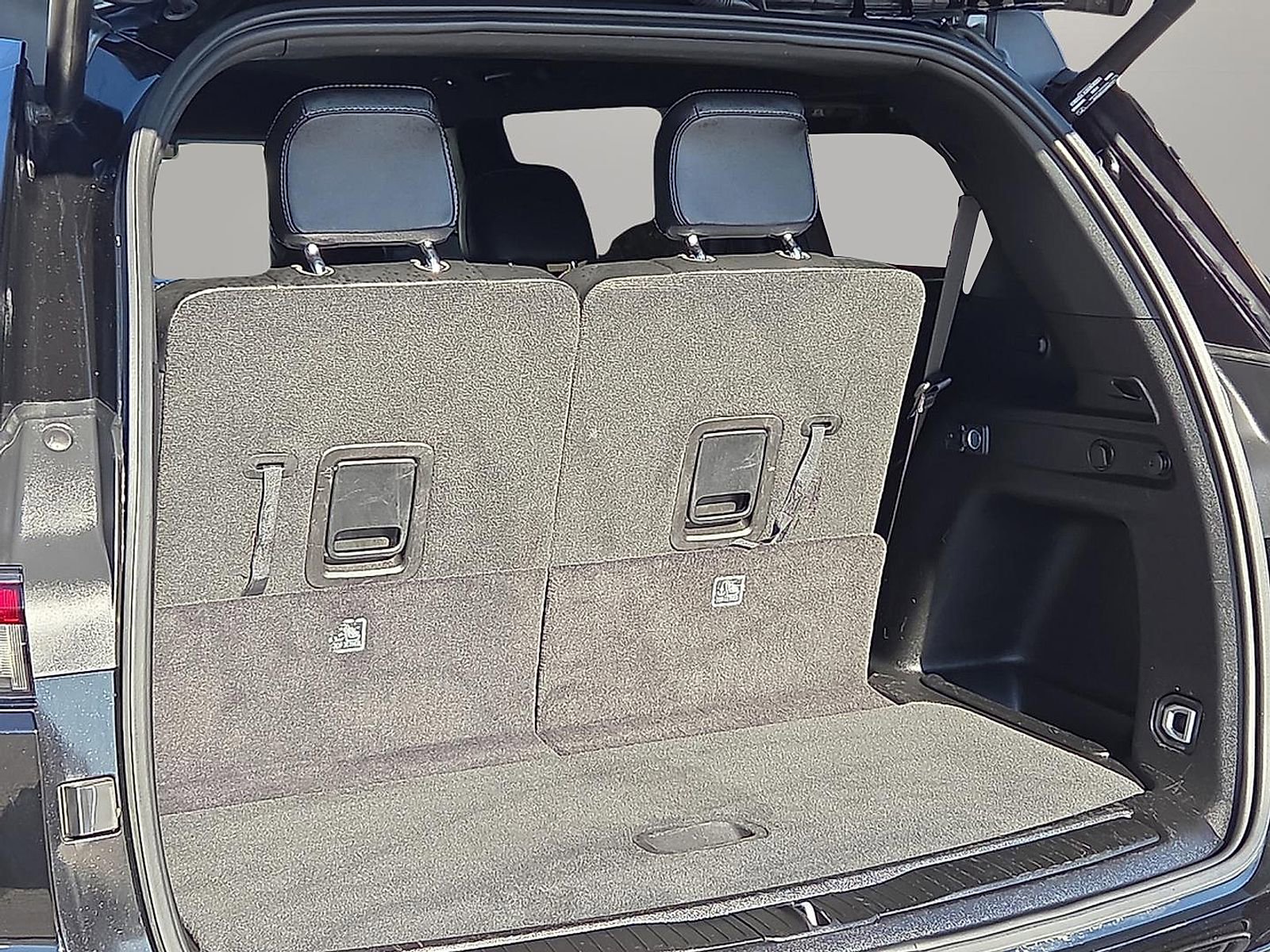 Used 2024 Jeep Grand Cherokee L Limited w/ Black Appearance Package image 9