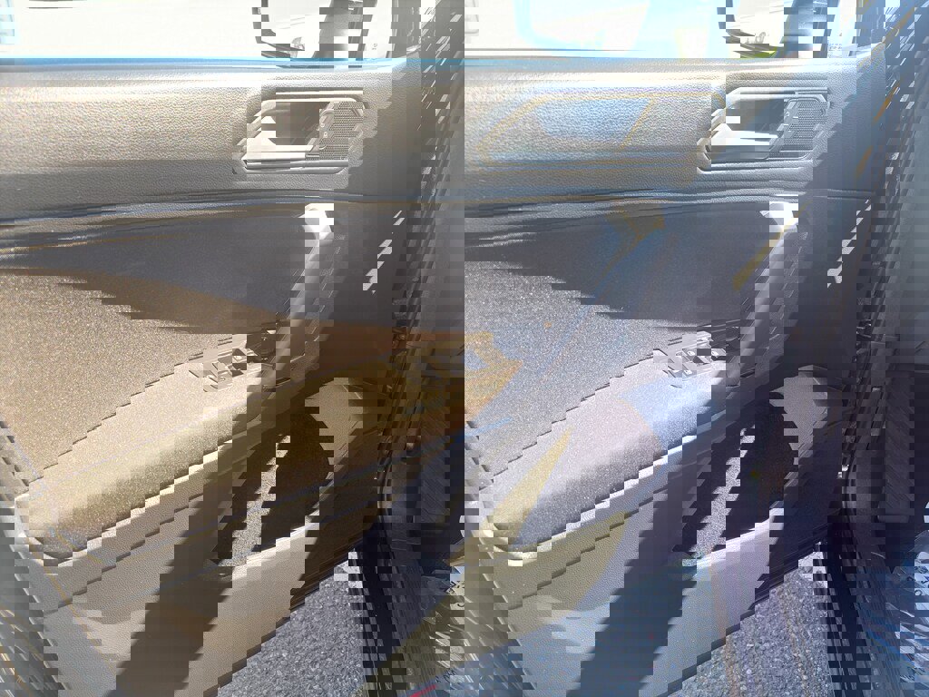 Used 2019 Volkswagen Tiguan S w/ Driver Assistance Package image 5