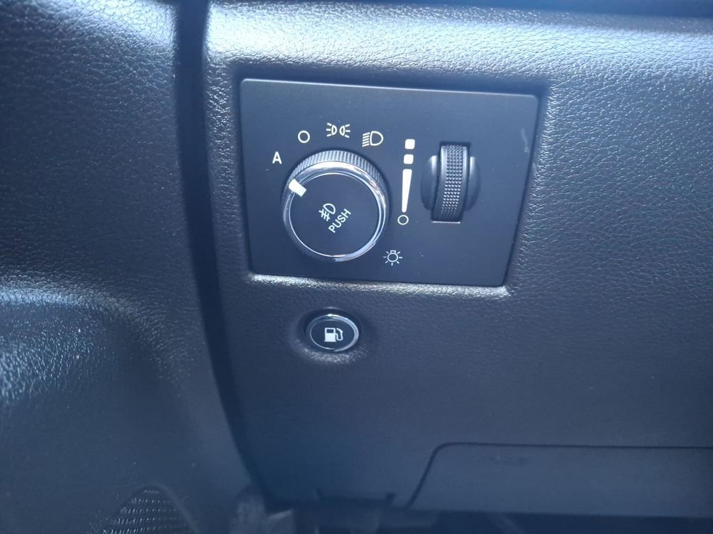 Used 2019 Jeep Grand Cherokee Altitude image 24