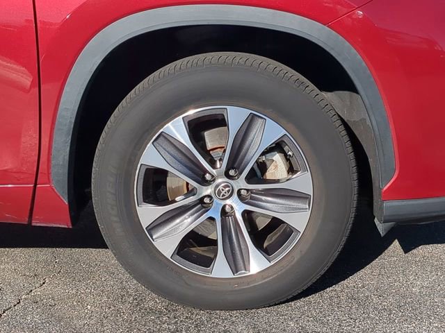 Used 2023 Toyota Highlander XLE image 11
