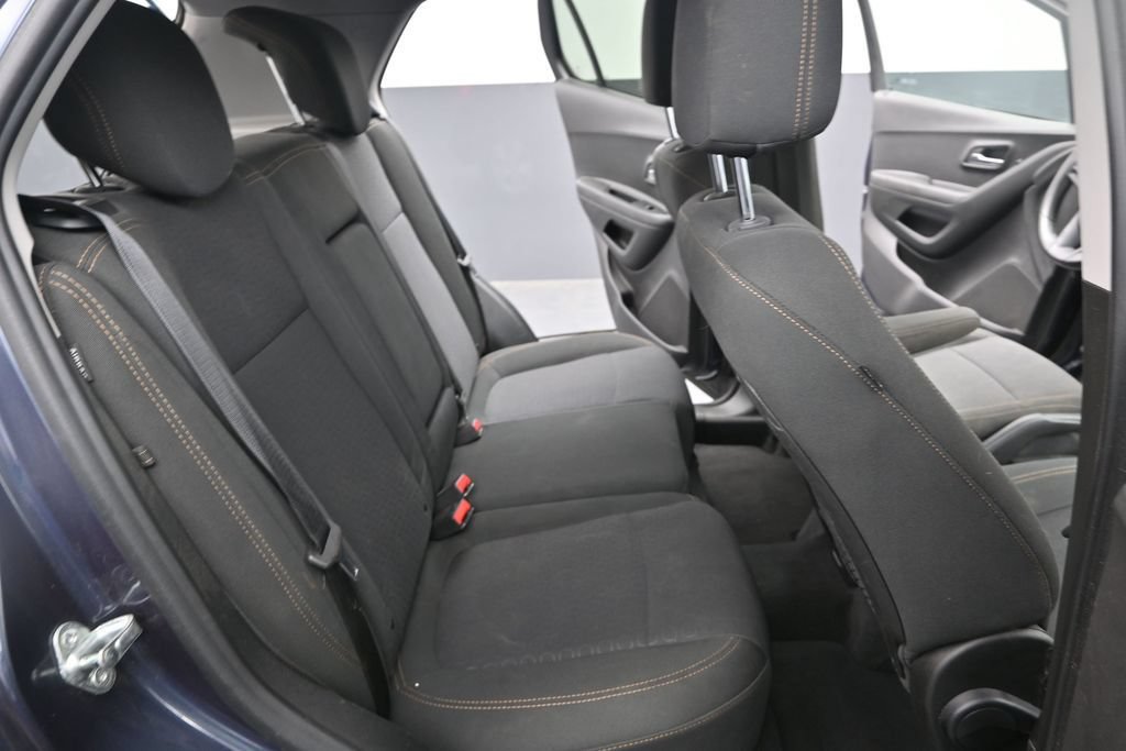 Used 2019 Chevrolet Trax LS w/ Tint and Cruise Package AWD/4WD image 28