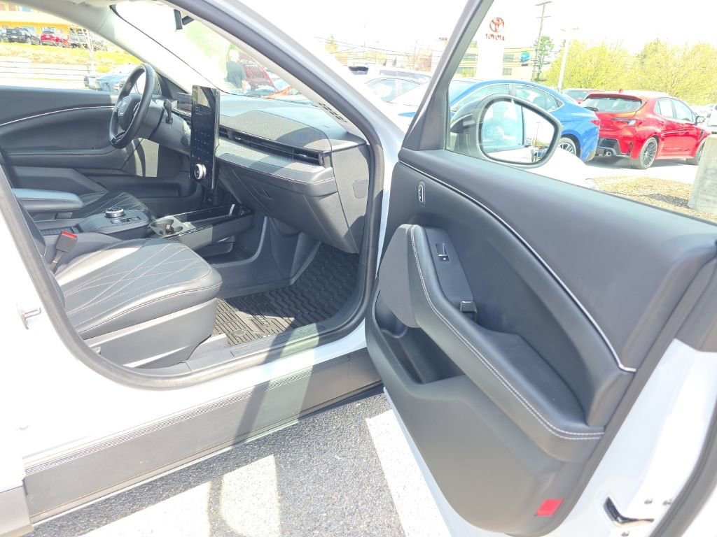 Used 2023 Ford Mustang Mach-E Select image 9
