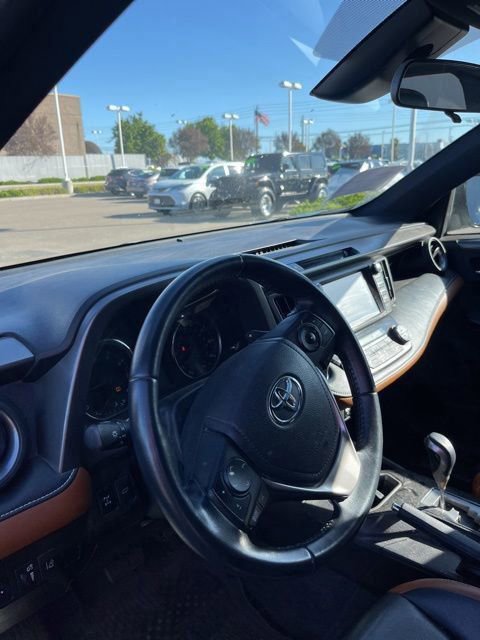 Used 2016 Toyota RAV4 SE image 12
