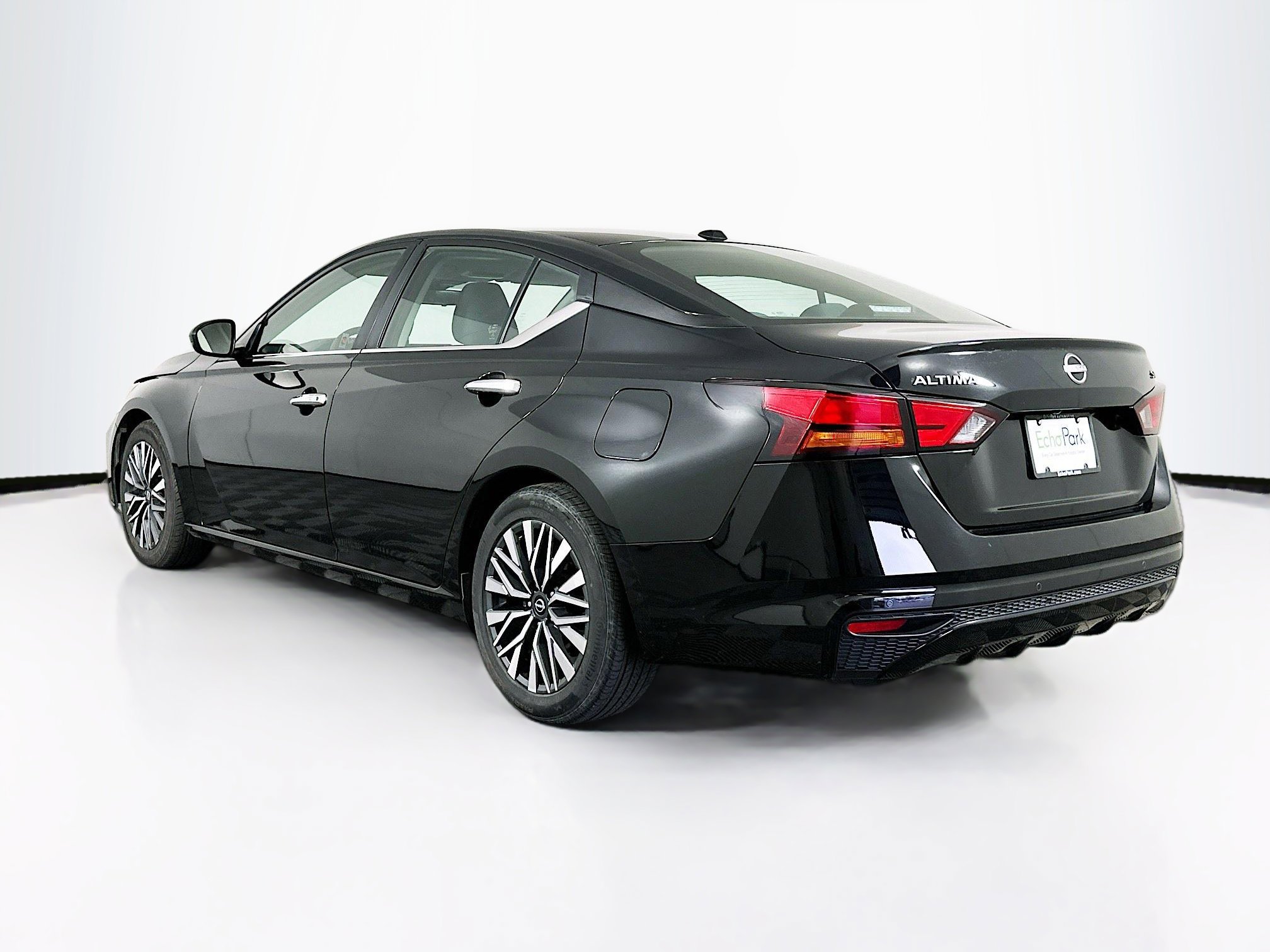 Used 2024 Nissan Altima 2.5 SV image 5