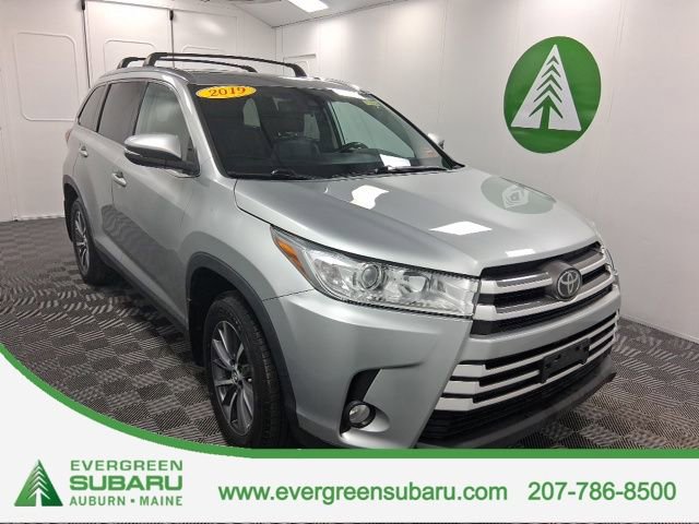 Used 2019 Toyota Highlander XLE w/ Carpet Mat Package (TMS) AWD/4WD image 1