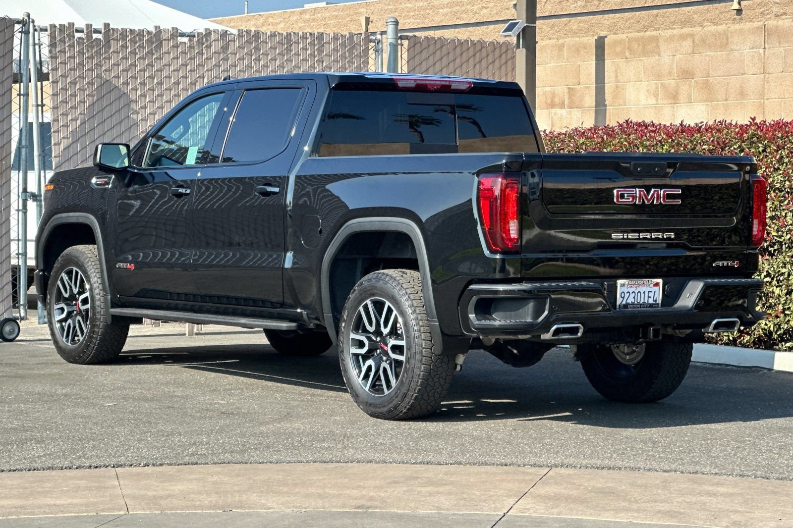 Certified 2025 GMC Sierra 1500 AT4 w/ AT4 Premium Package AWD/4WD image 6