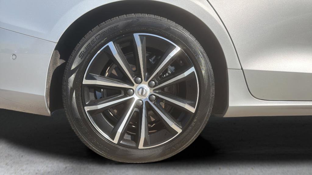 Used 2023 Volvo S60 T8 Plus image 13