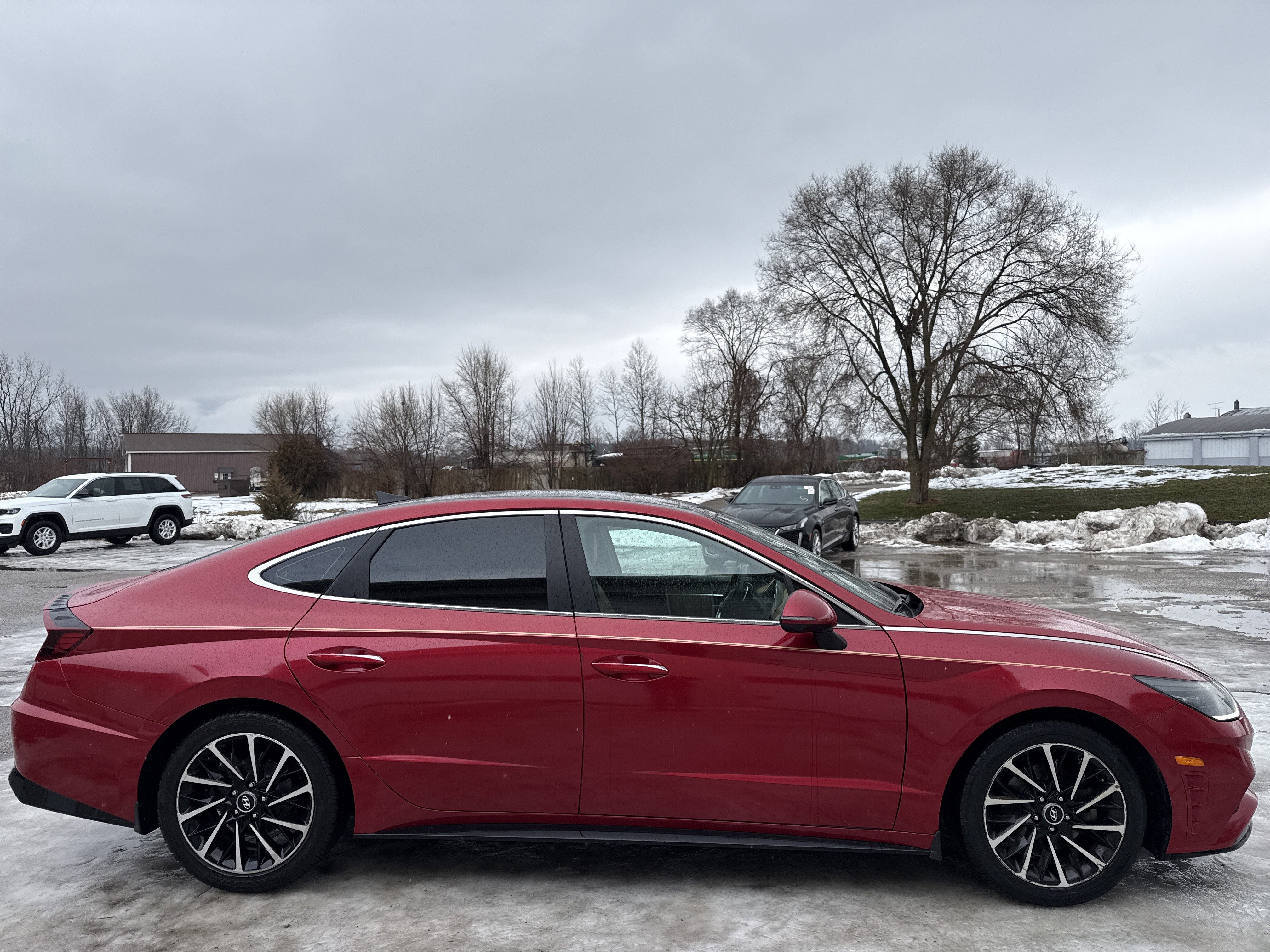 Used 2021 Hyundai Sonata Limited w/ Preferred Accessory Package image 2