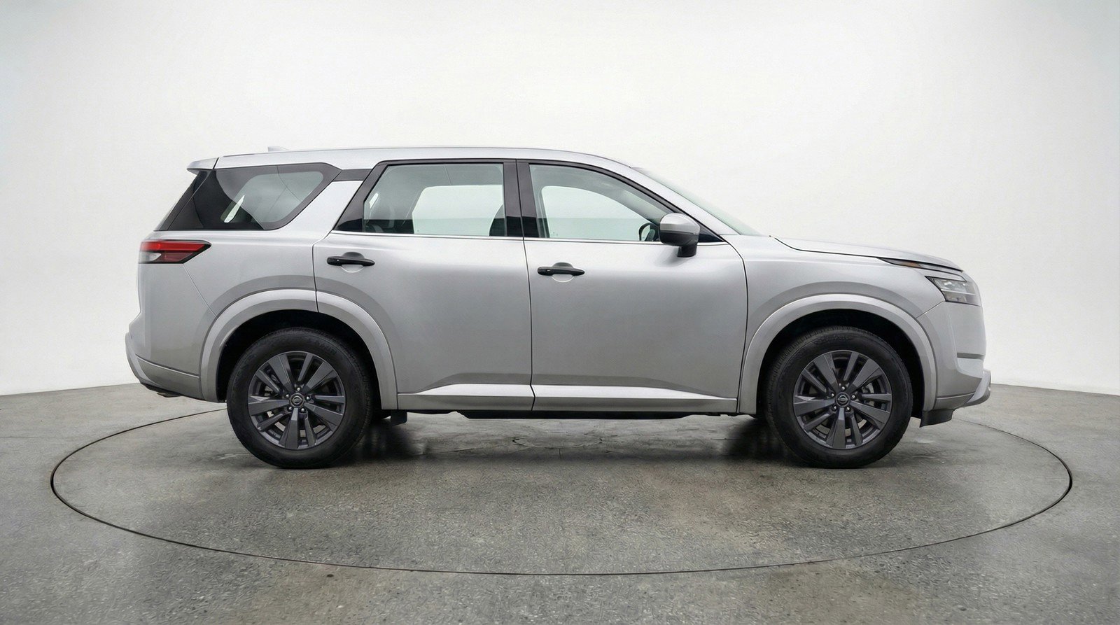 Used 2025 Nissan Pathfinder SV image 11