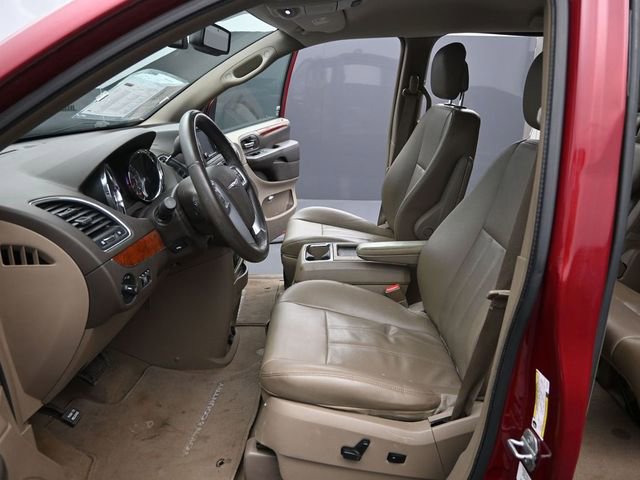 Used 2014 Chrysler Town & Country Touring-L w/ Driver Convenience Group image 10