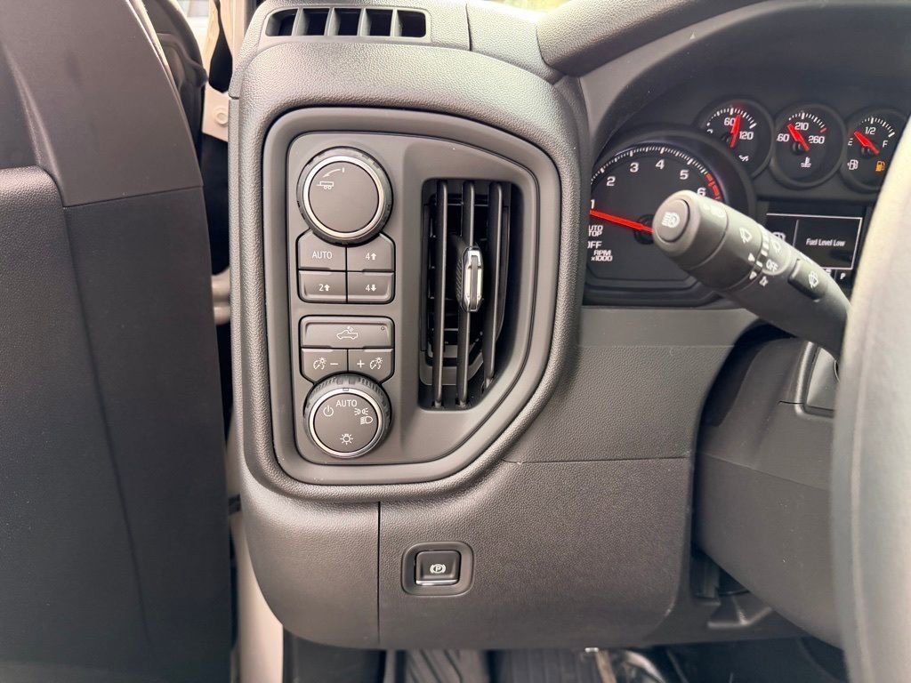 Used 2026 Chevrolet Silverado 1500 Custom Trail Boss w/ LPO, Dark Essentials Package image 23