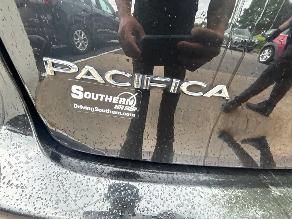 Used 2023 Chrysler Pacifica Touring-L FWD image 25