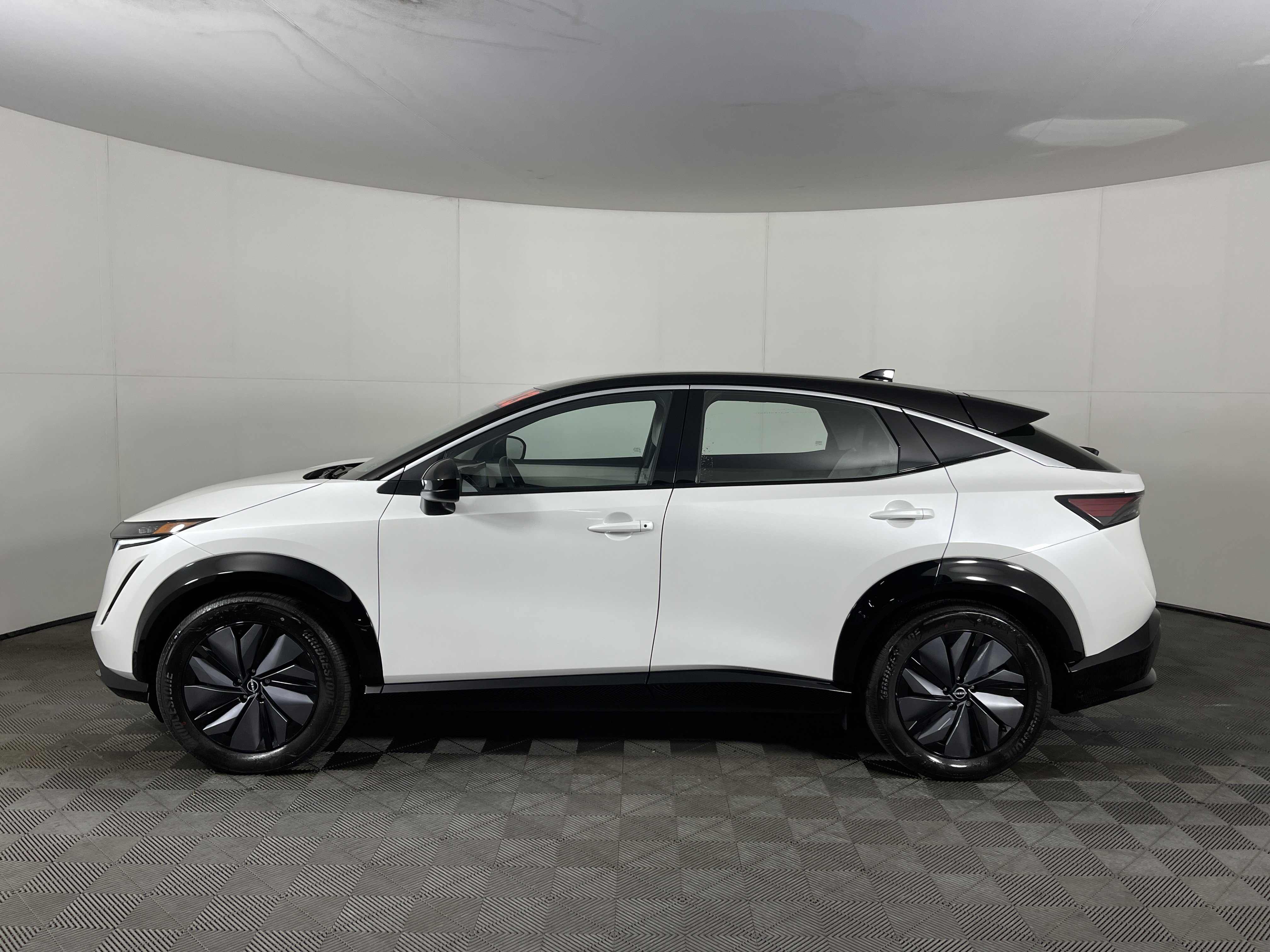 Used 2023 Nissan Ariya FWD image 3