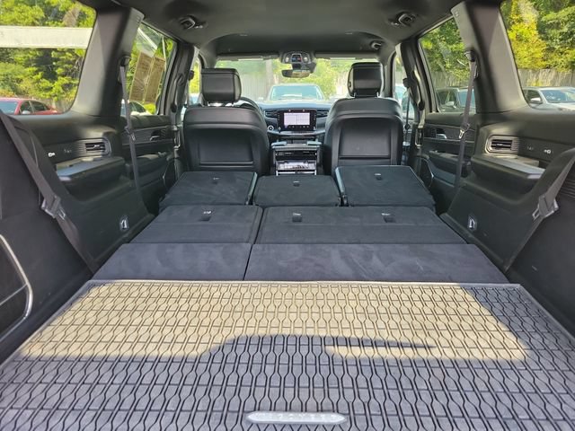 Used 2024 Jeep Wagoneer Series II w/ Flexible Seating Group RWD image 22