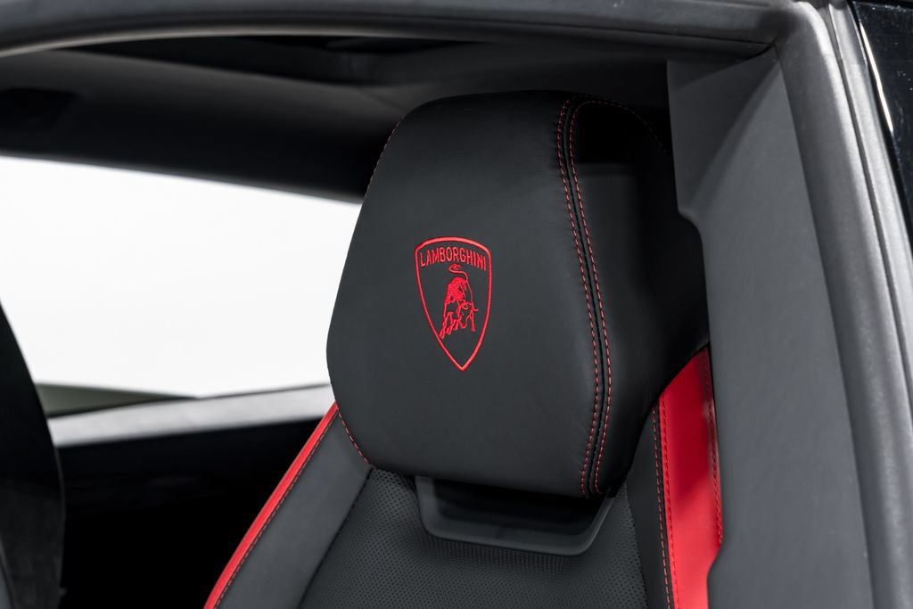 Used 2023 Lamborghini Urus Performante AWD/4WD image 21