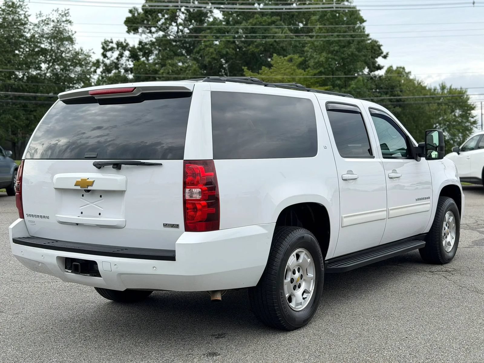 Used 2012 Chevrolet Suburban LT w/ Luxury Package AWD/4WD image 8
