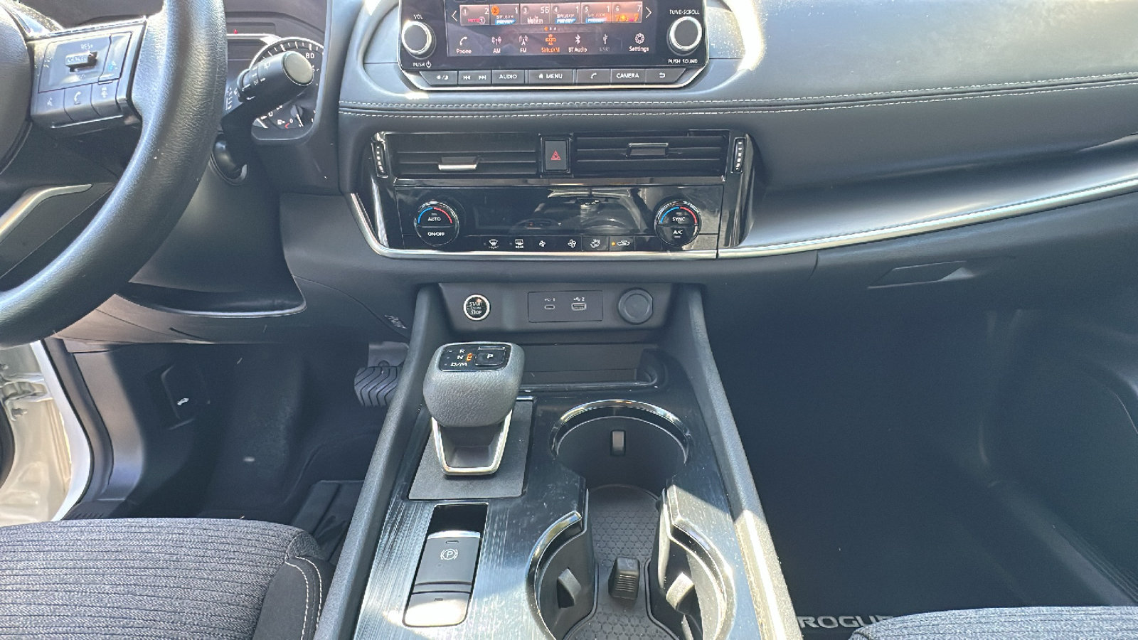 Used 2022 Nissan Rogue SV AWD/4WD image 19