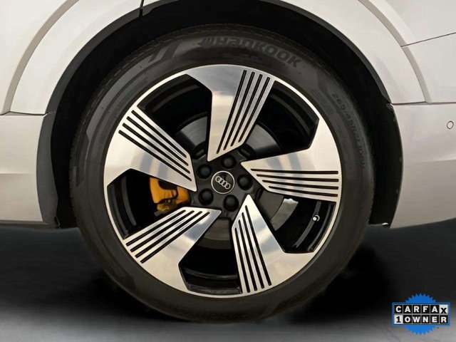 Used 2023 Audi e-tron Premium Plus image 29