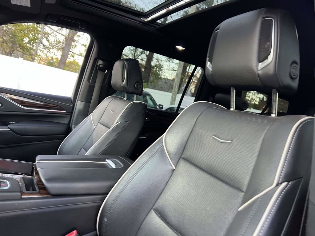 Used 2022 Cadillac Escalade ESV Premium Luxury image 12