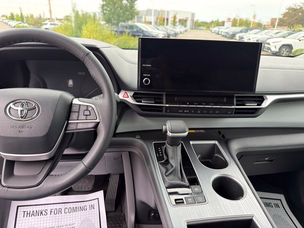 Used 2026 Toyota Sienna XLE AWD/4WD image 27