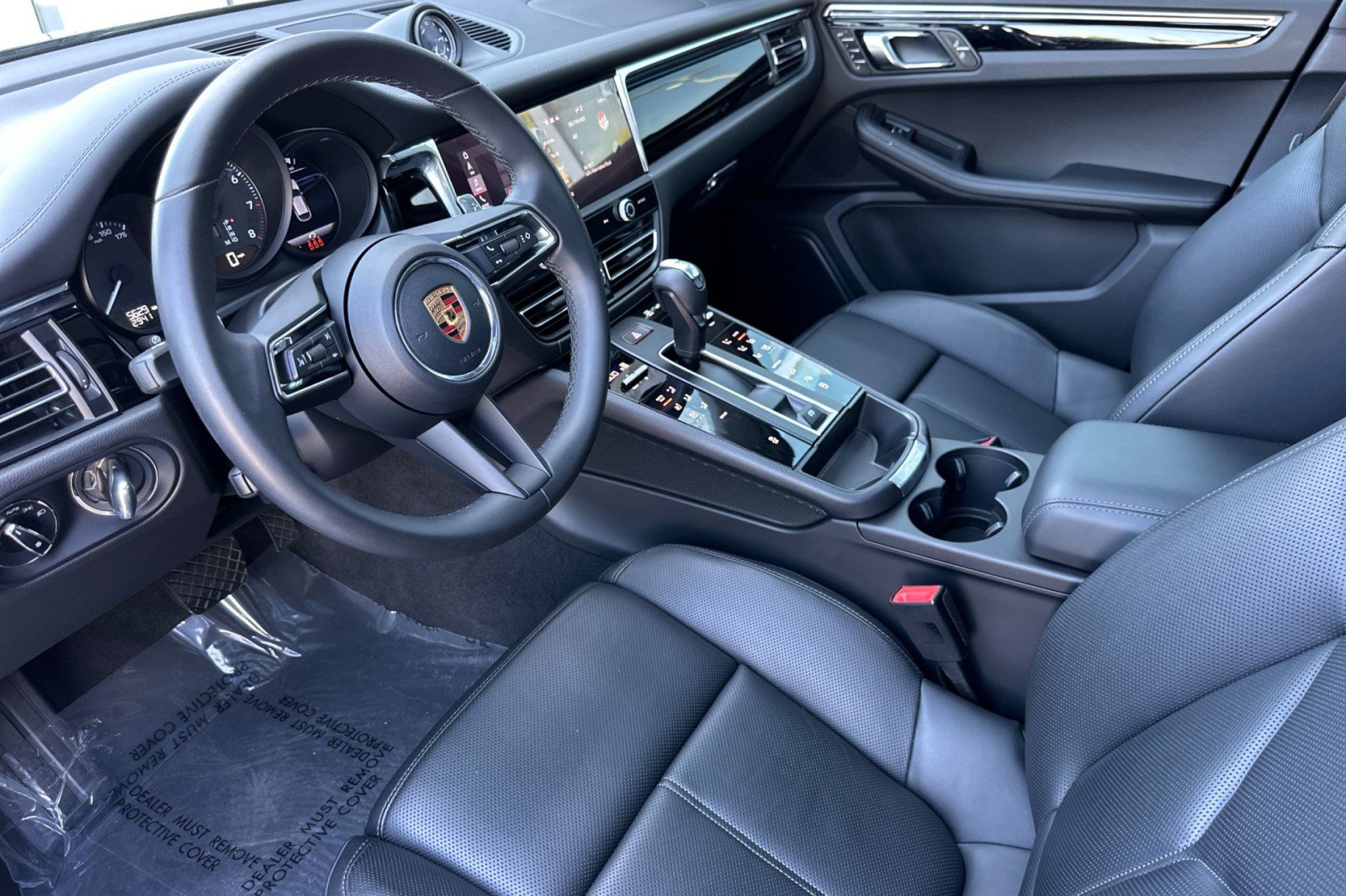 Used 2026 Porsche Macan AWD/4WD image 4
