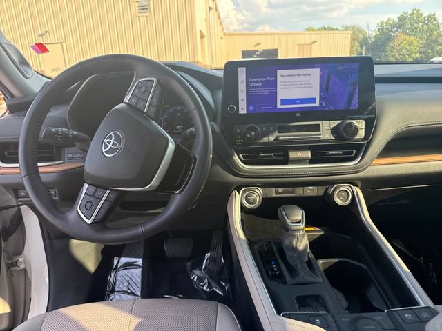 Used 2024 Toyota Grand Highlander AWD Hybrid image 15