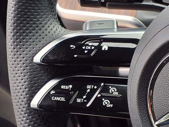 Used 2025 Mercedes-Benz GLC 300 image 10