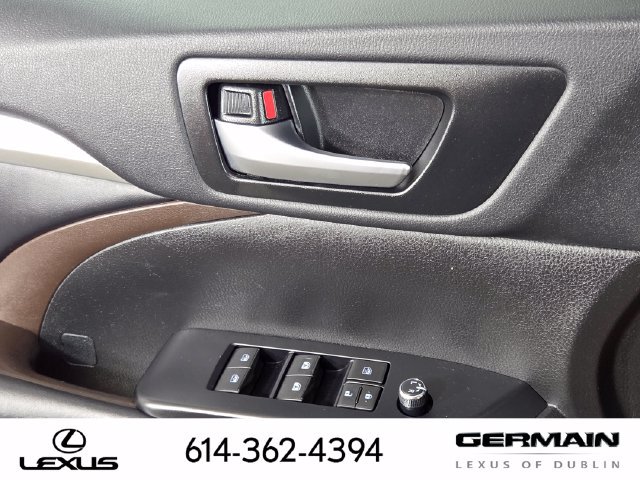 Used 2019 Toyota Highlander XLE AWD/4WD image 26