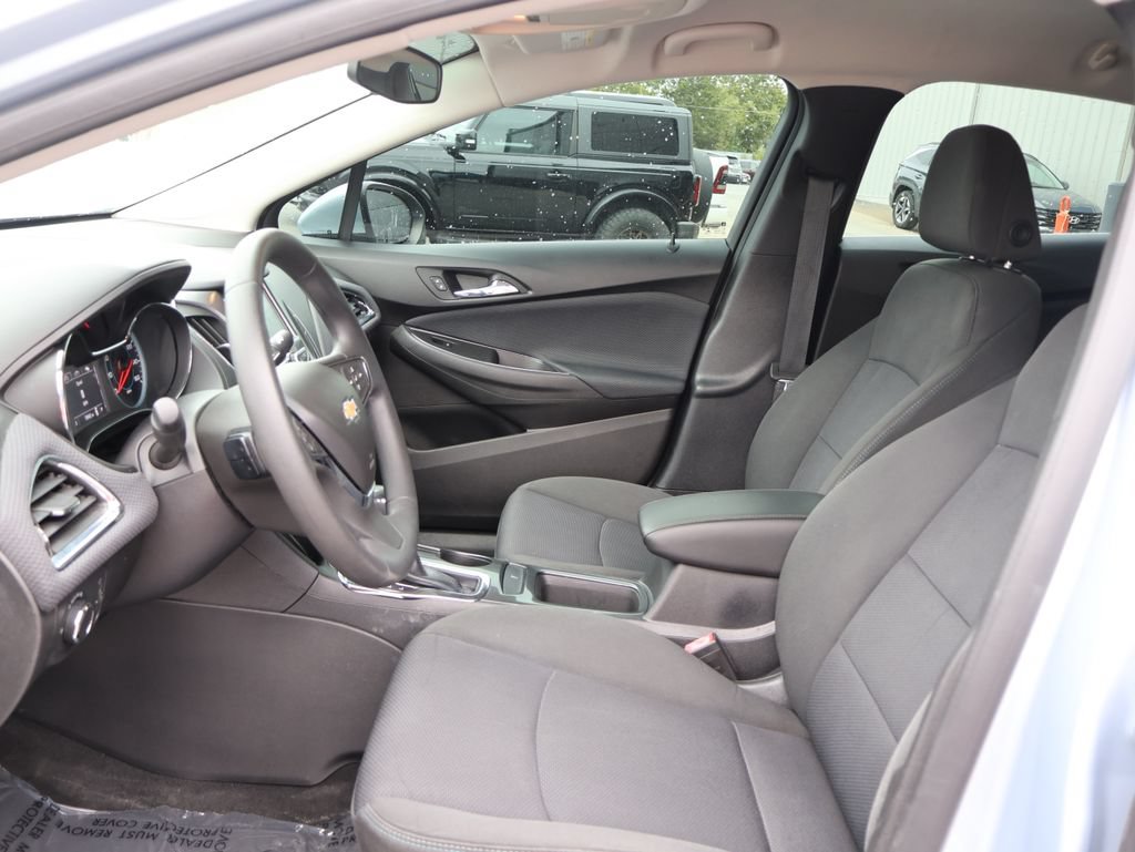 Used 2018 Chevrolet Cruze LT FWD image 21