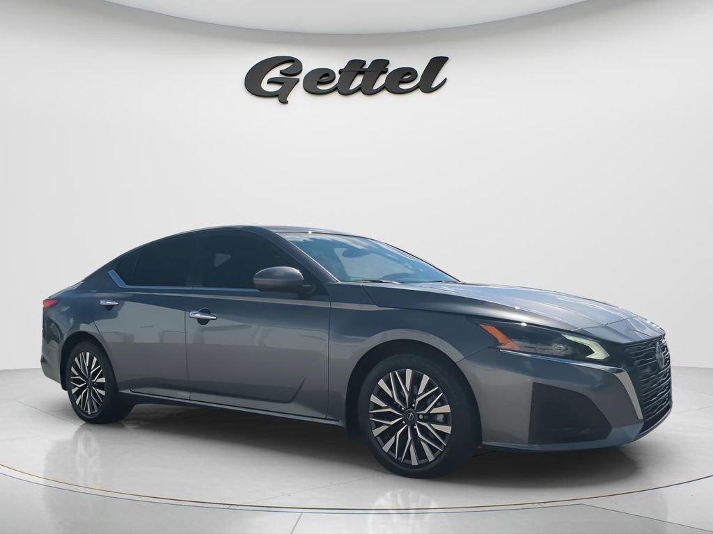 Certified 2023 Nissan Altima 2.5 SV FWD image 3