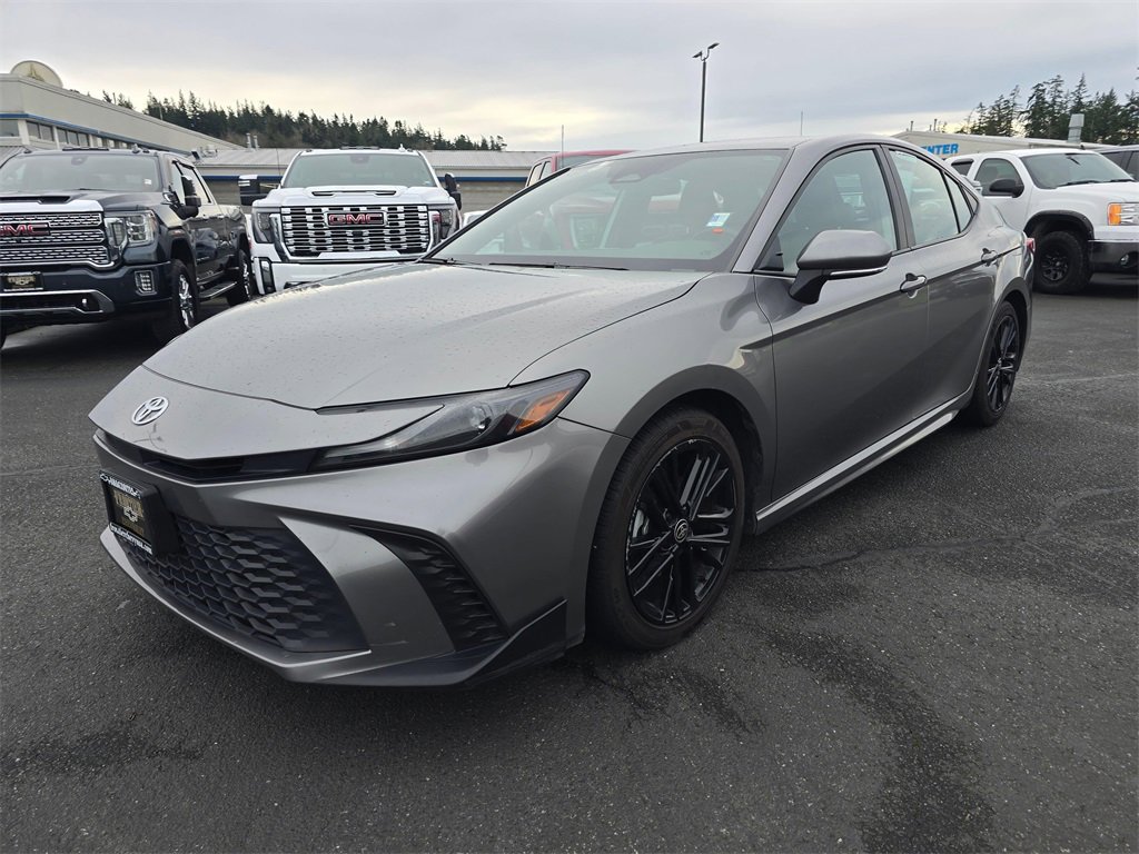 Used 2025 Toyota Camry SE image 7