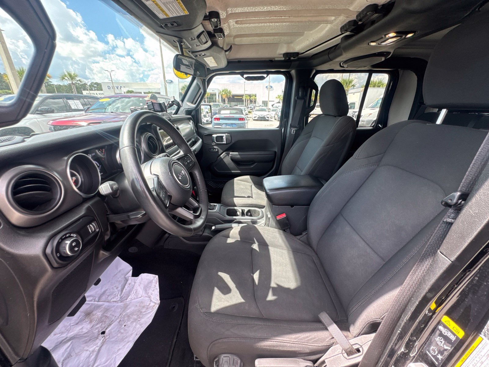 Used 2023 Jeep Gladiator Sport AWD/4WD image 15