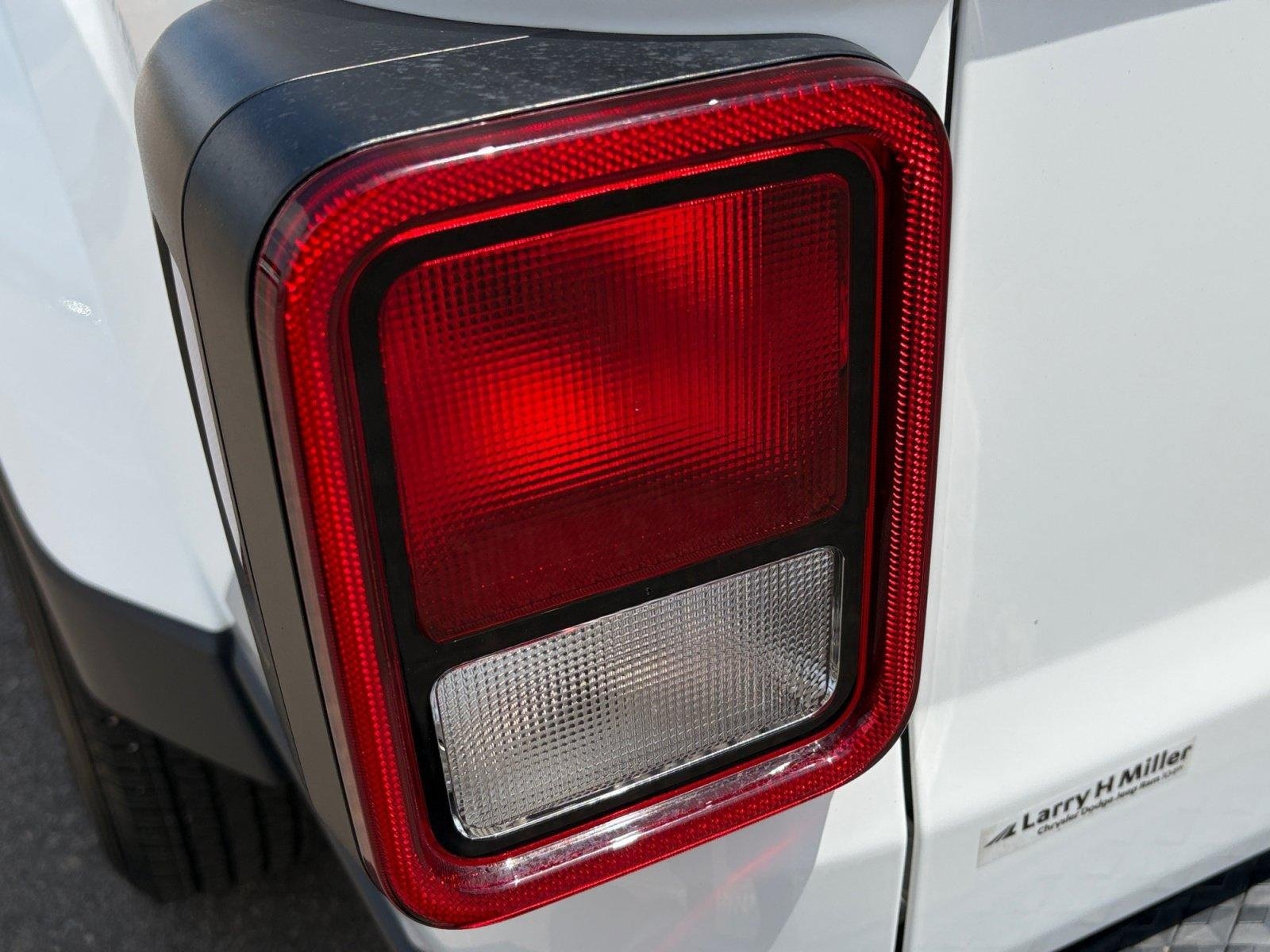 Used 2023 Jeep Gladiator Sport AWD/4WD image 35