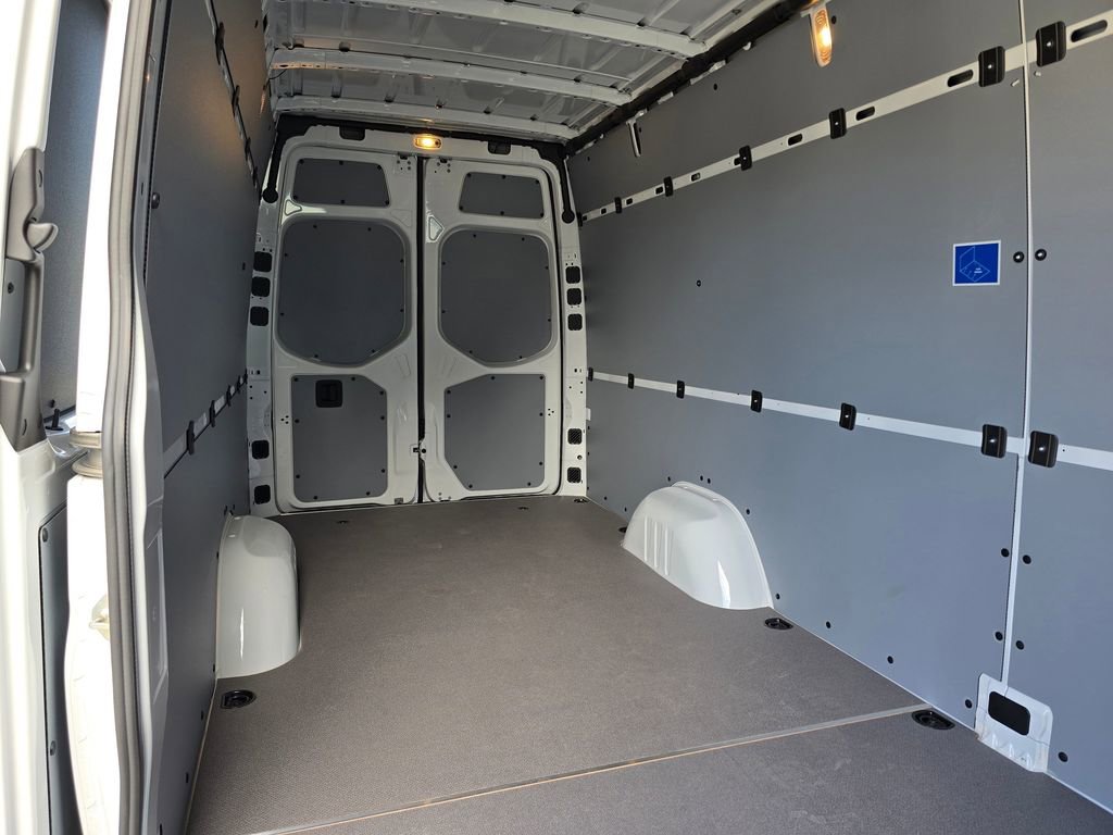 Used 2024 Mercedes-Benz Sprinter 2500 image 16