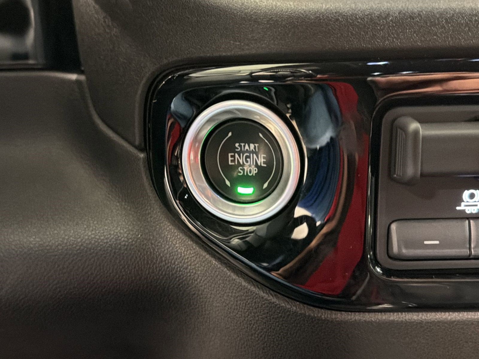 Certified 2023 Chevrolet Silverado 1500 LTZ image 26