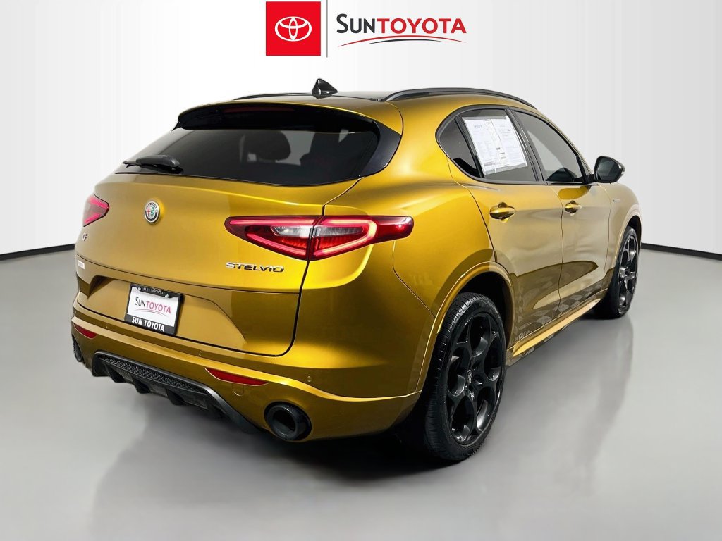 Used 2023 Alfa Romeo Stelvio Veloce AWD/4WD image 3