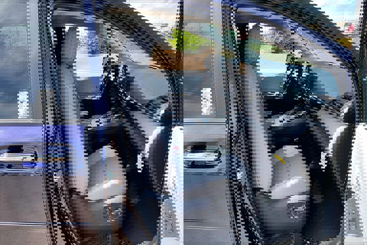 Used 2026 Toyota Sienna XLE image 9