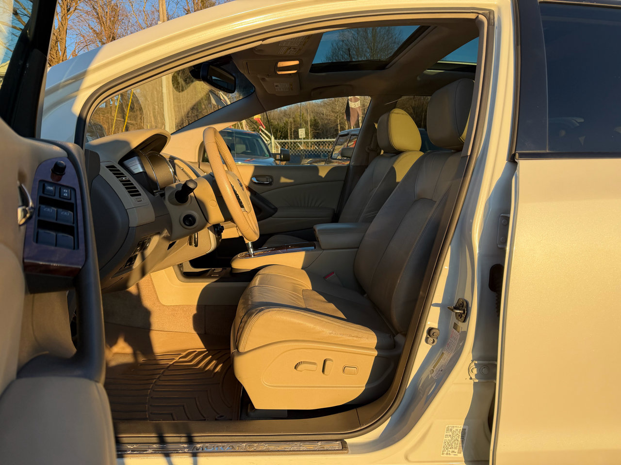 Used 2010 Nissan Murano LE w/ Navigation Pkg image 11