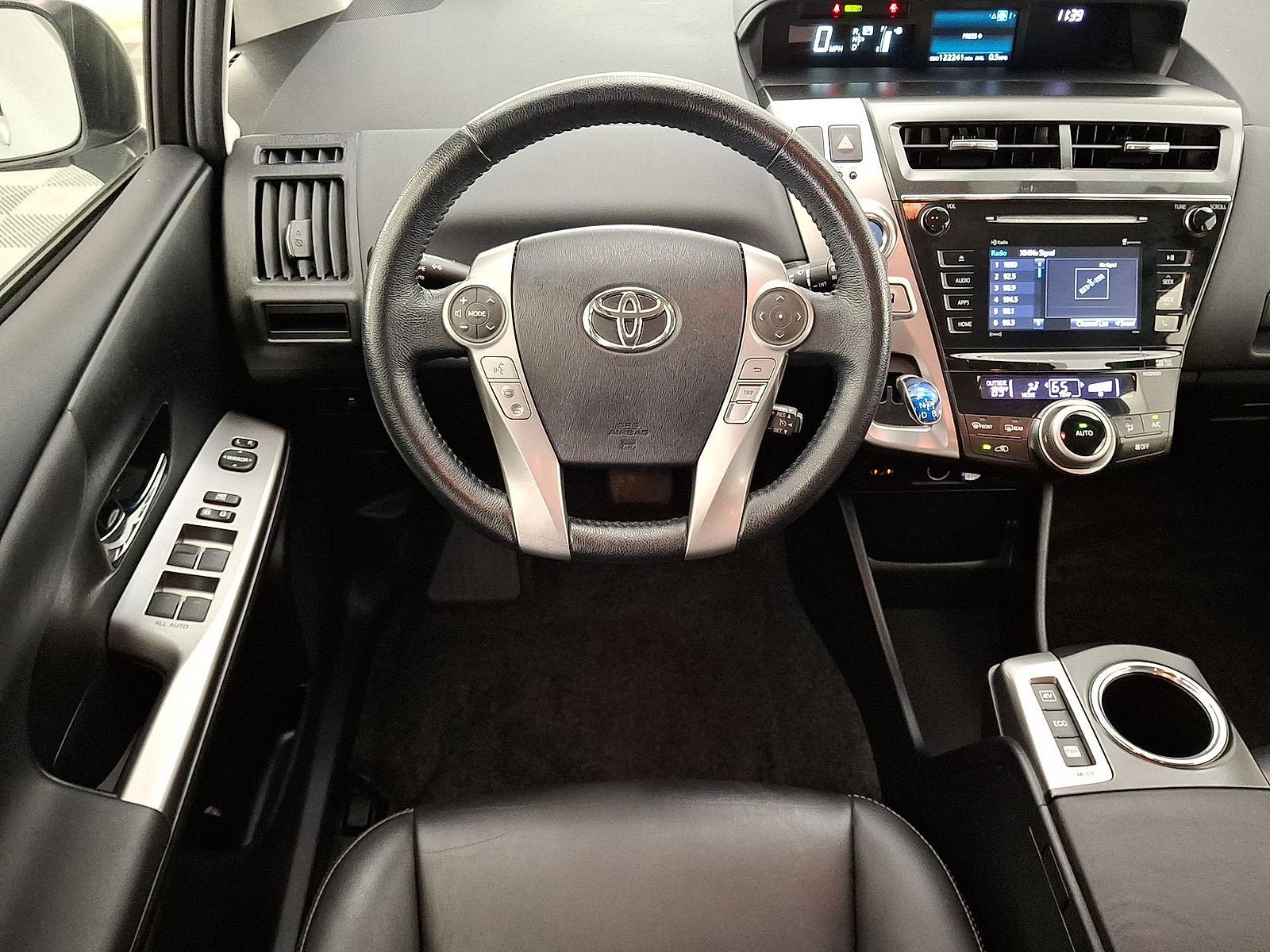 Used 2017 Toyota Prius V Four w/ Carpet Mat Package FWD image 13
