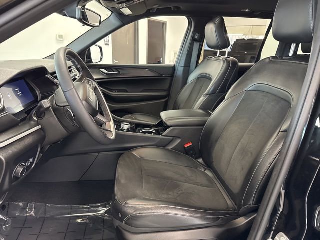 Used 2023 Jeep Grand Cherokee Altitude image 16